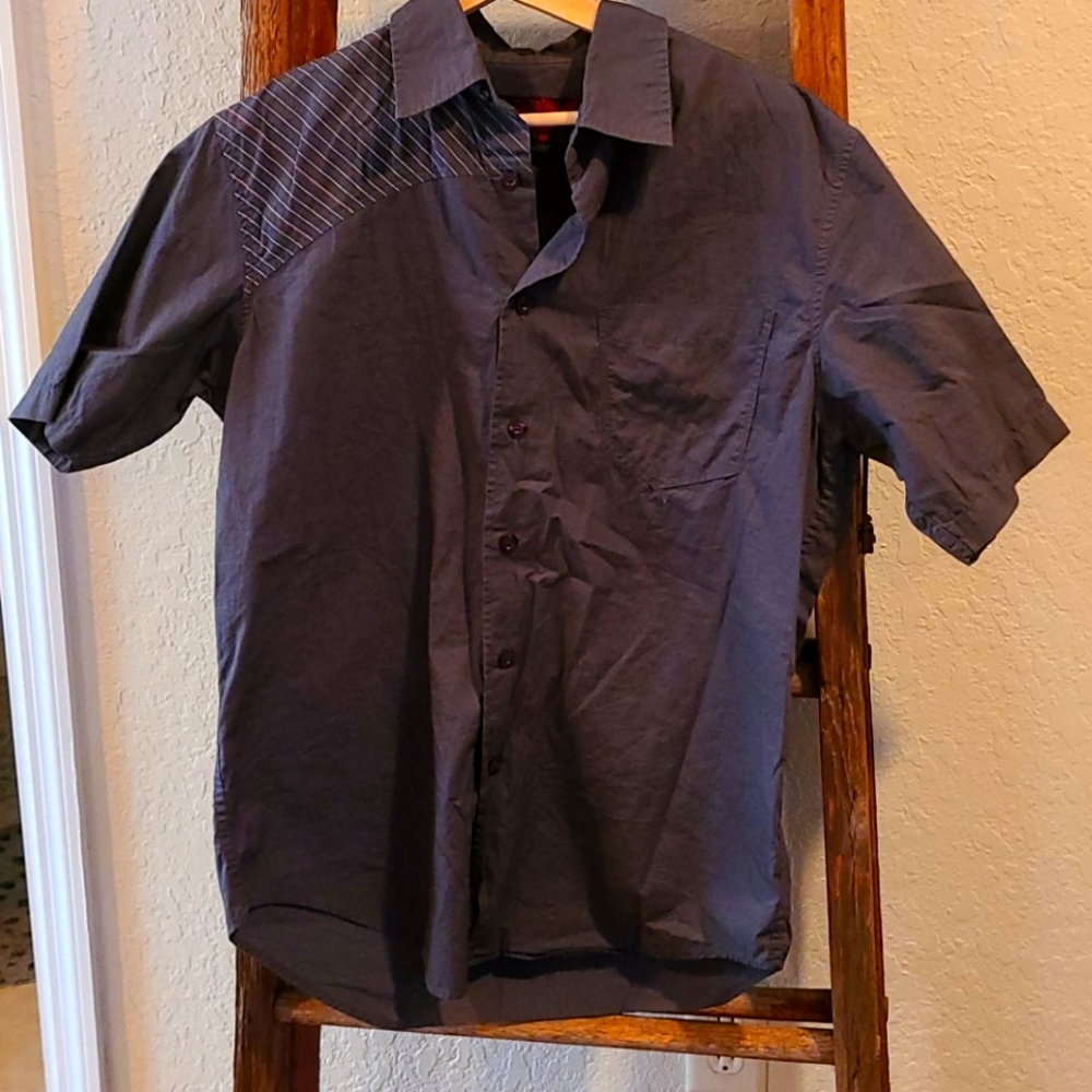 Mens grey button down short sleeve shirt